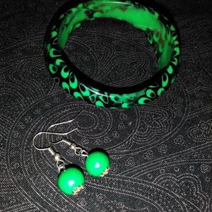 Small Green Vintage Bangle with Dangle Earrings